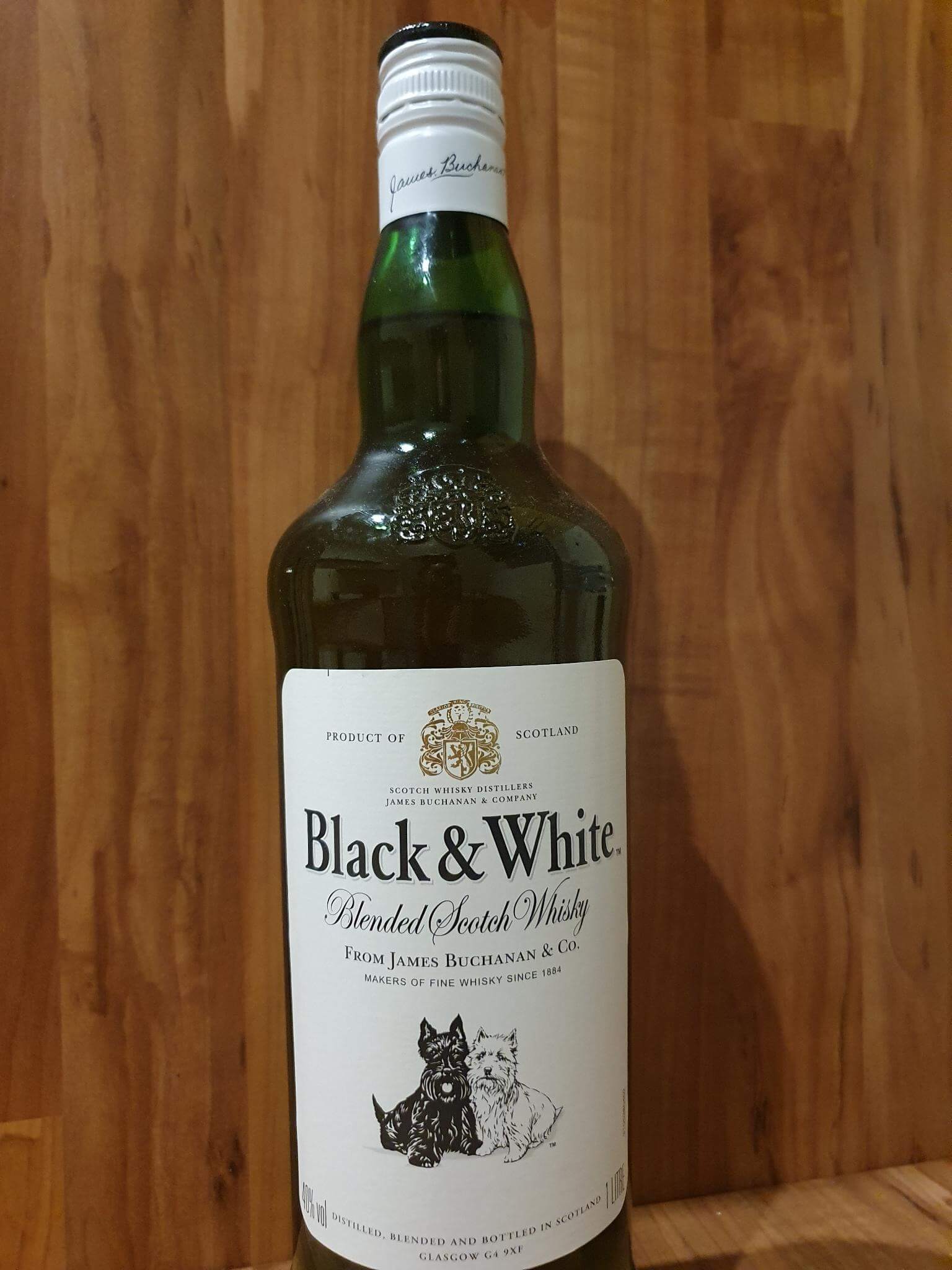 Black & White Blended Scotch - 1